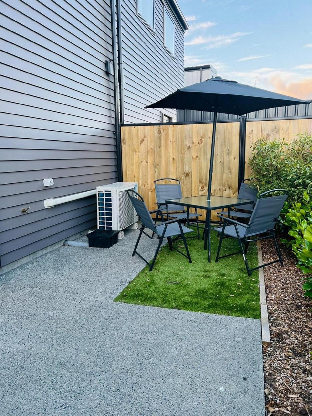 Central Modern 3-Bedroom,3- Bathroom House With Patio And Carpark- Lower Hutt City Centre Luaran gambar