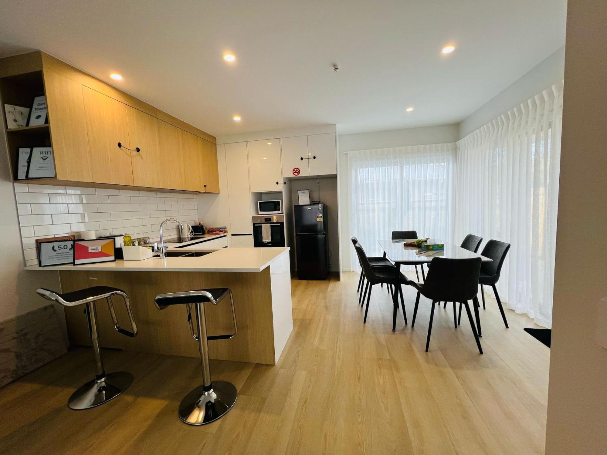 Central Modern 3-Bedroom,3- Bathroom House With Patio And Carpark- Lower Hutt City Centre Luaran gambar